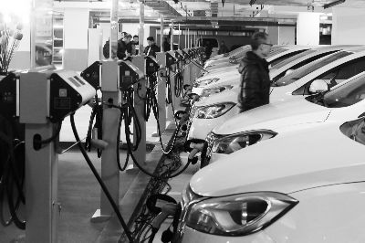 中央财政奖补推动充电设施升级，信息化运营加速新能源汽车发展